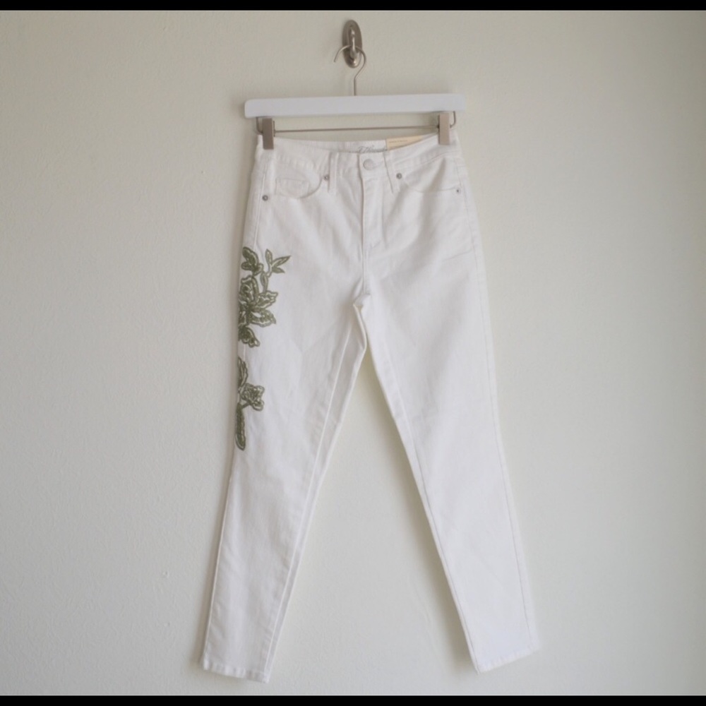 👖NWT Universal Thread Embroidered Crop Jeans👖 - Picture 6 of 6